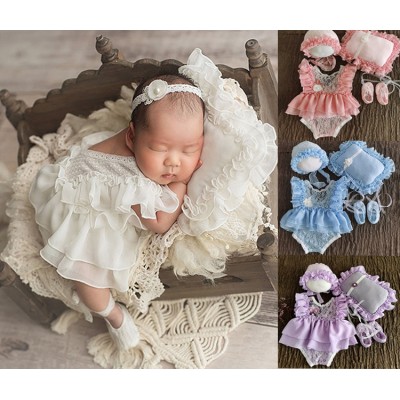 【0M-12M】4-piece Baby Girl Cute And Fashion Lace Ruffle Romper Set Gift Box Including Hat Pillow And Socks